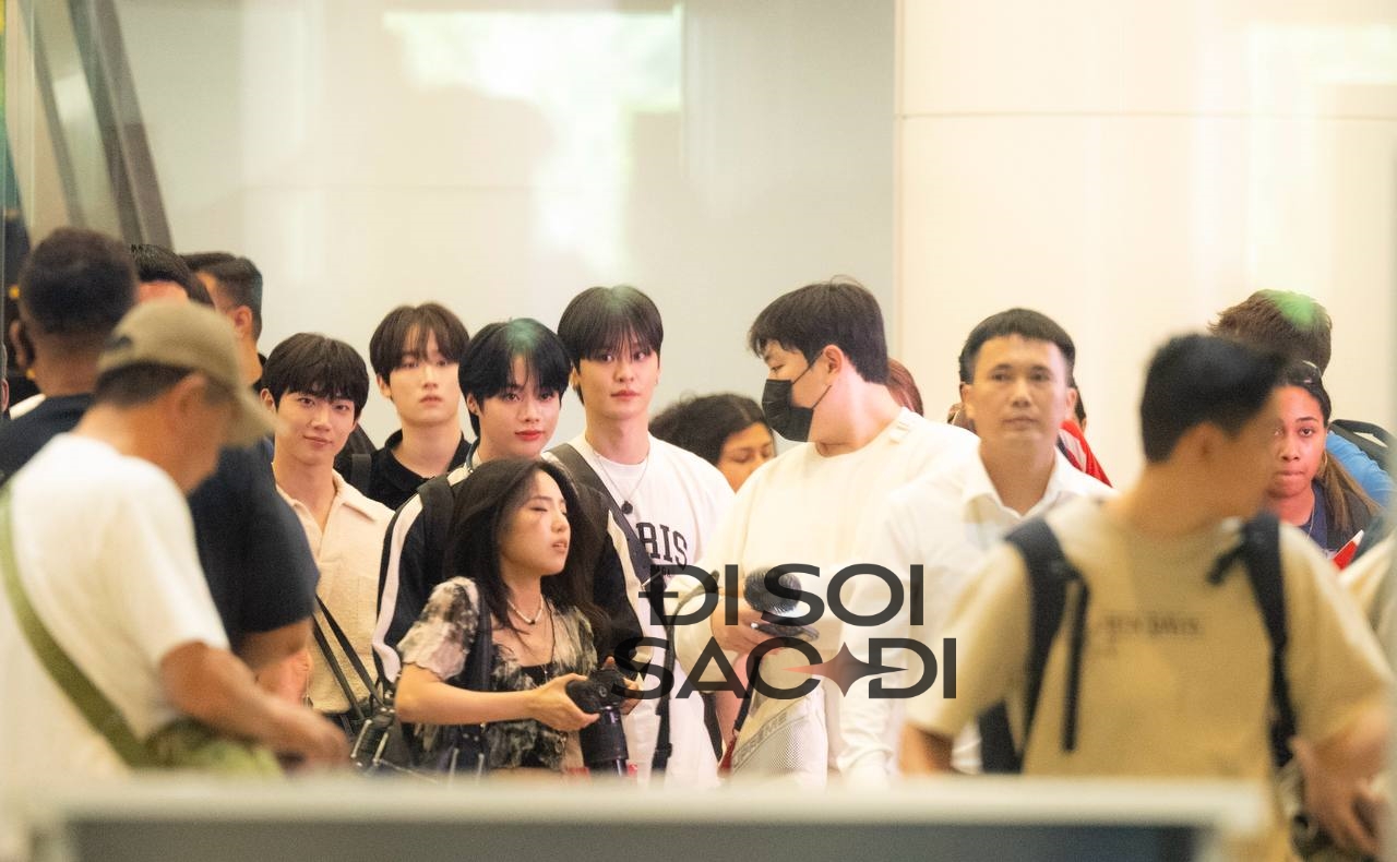 Idol người Việt Hanbin và các thành viên TEMPEST đổ bộ Nội Bài, visual "chị đại" "chấp" hết ống kính cam thường!- Ảnh 1. Idol người Việt Hanbin và các thành viên TEMPEST đổ bộ Nội Bài, visual "chị đại" "chấp" hết ống kính cam thường!- Ảnh 1.
