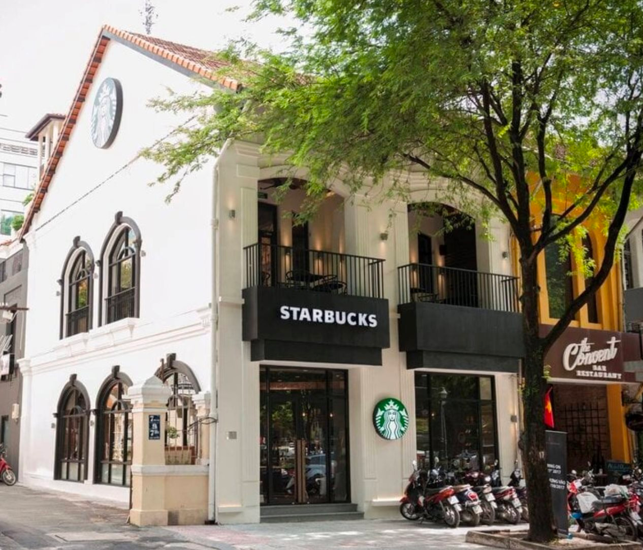 Bị tăng giá thuê, Starbucks Reserve mở cửa hàng mới đối diện 'thách thức' vị trí cũ Hàn Thuyên- Ảnh 2. Bị tăng giá thuê, Starbucks Reserve mở cửa hàng mới đối diện 'thách thức' vị trí cũ Hàn Thuyên- Ảnh 2.