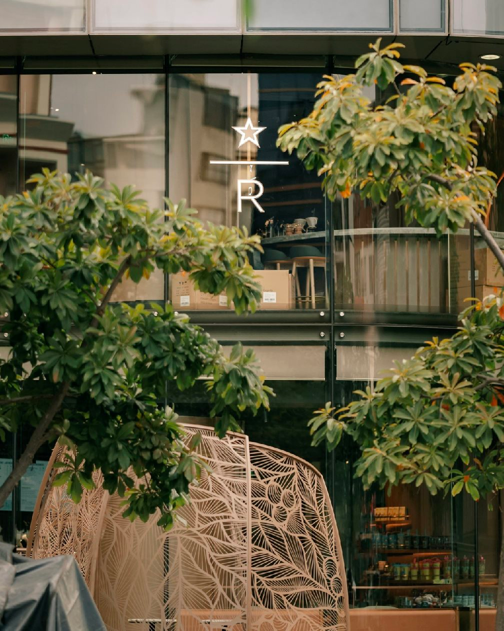 Bị tăng giá thuê, Starbucks Reserve mở cửa hàng mới đối diện 'thách thức' vị trí cũ Hàn Thuyên- Ảnh 3. Bị tăng giá thuê, Starbucks Reserve mở cửa hàng mới đối diện 'thách thức' vị trí cũ Hàn Thuyên- Ảnh 3.