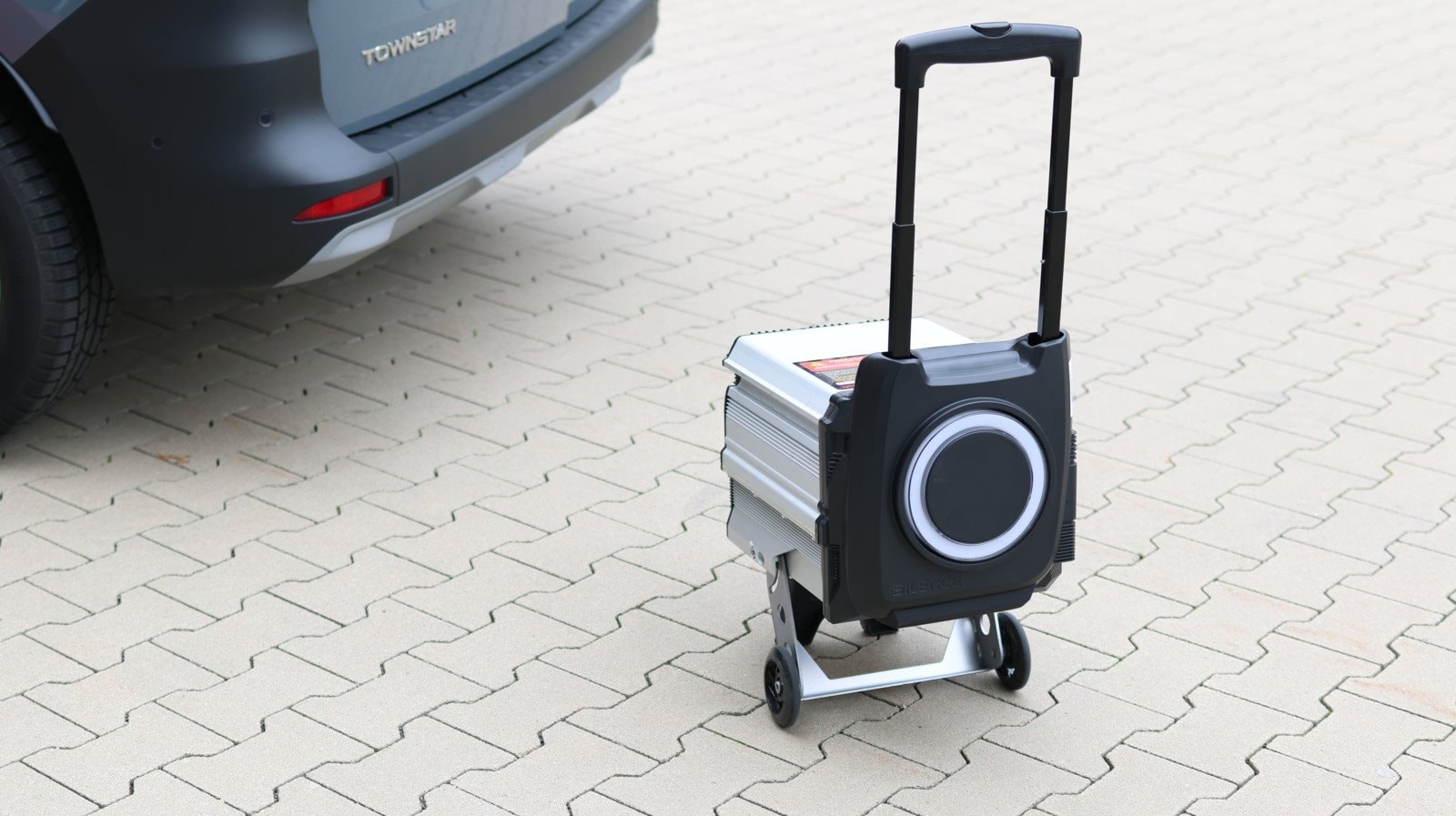 Xe điện Tây Ban Nha sắp bán cho người Việt: Pin tháo rời, đi 150km/sạc, lắp ráp trong nước, giá cực rẻ?- Ảnh 6. Xe điện Tây Ban Nha sắp bán cho người Việt: Pin tháo rời, đi 150km/sạc, lắp ráp trong nước, giá cực rẻ?- Ảnh 6.