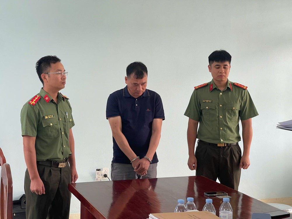 Khám xét nơi ở, bắt Giám đốc Phùng Ngọc Phương- Ảnh 1. Khám xét nơi ở, bắt Giám đốc Phùng Ngọc Phương- Ảnh 1.