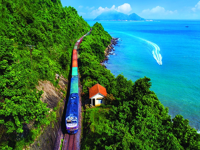 Chuyến tàu dài nhất Việt Nam là "chuyến tàu đẹp nhất hành tinh", du khách nhận xét: Phải đi 1 lần trong đời!- Ảnh 6. Chuyến tàu dài nhất Việt Nam là "chuyến tàu đẹp nhất hành tinh", du khách nhận xét: Phải đi 1 lần trong đời!- Ảnh 6.