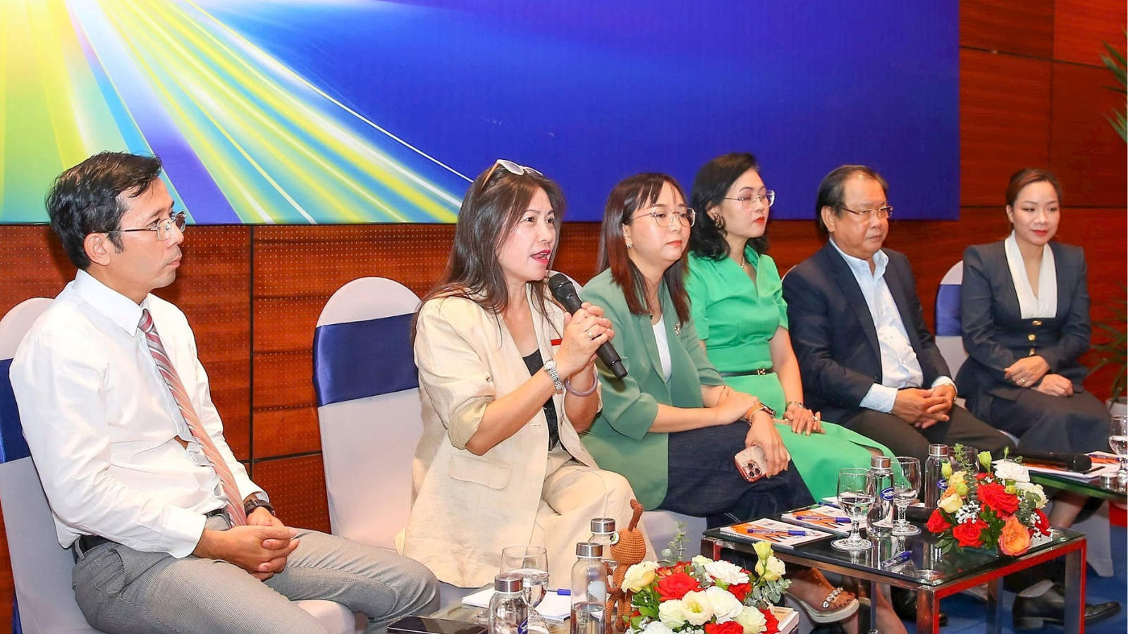 Kinh doanh báo chí trong thời đại số: Không thể đứng ngoài dòng chảy đổi mới sáng tạo- Ảnh 3. Kinh doanh báo chí trong thời đại số: Không thể đứng ngoài dòng chảy đổi mới sáng tạo- Ảnh 3.