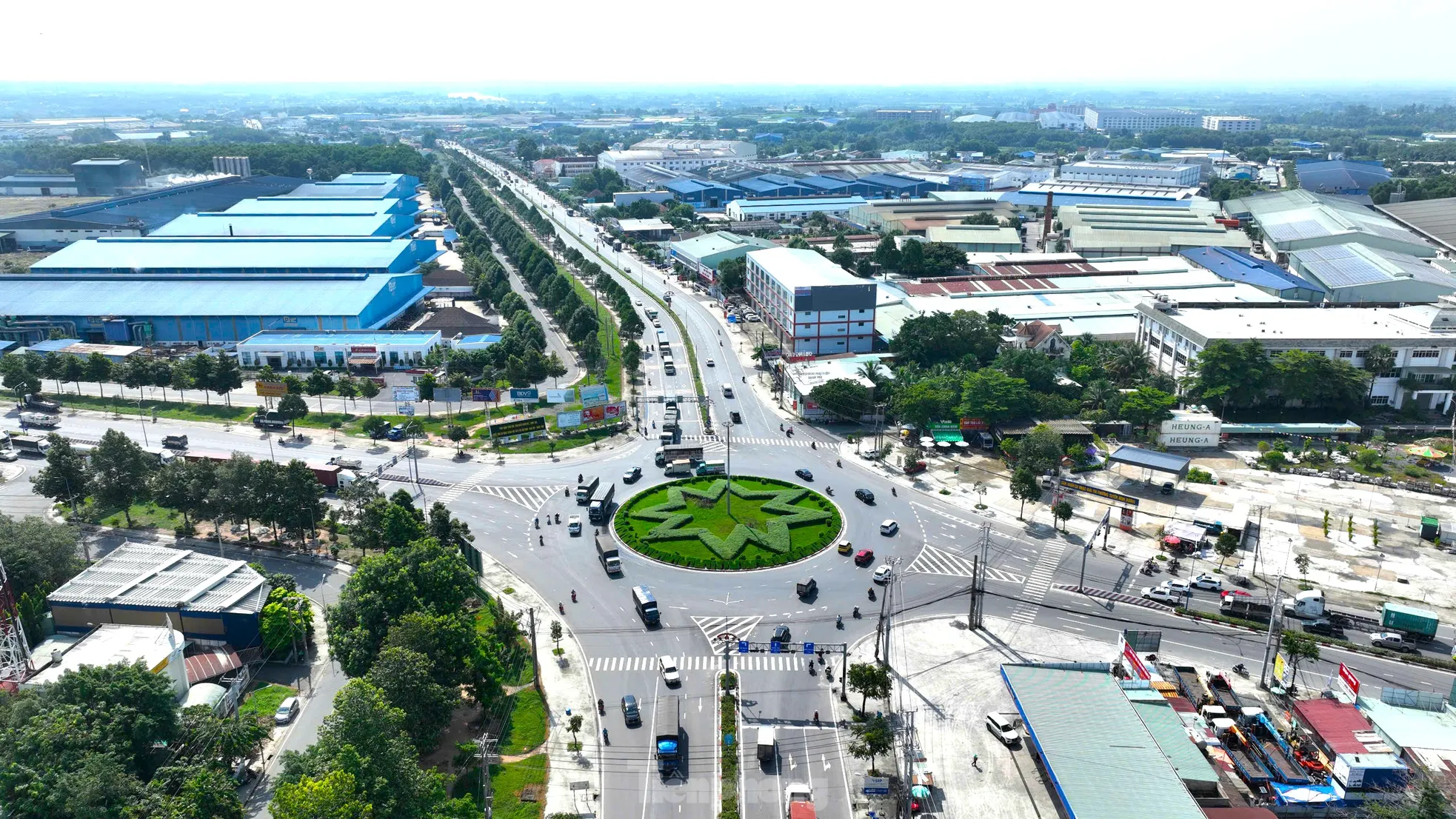 Nhìn từ trên cao 3 đường liên kết nhau được nâng cấp lên 6 làn xe ở Bình Dương- Ảnh 10. Nhìn từ trên cao 3 đường liên kết nhau được nâng cấp lên 6 làn xe ở Bình Dương- Ảnh 10.