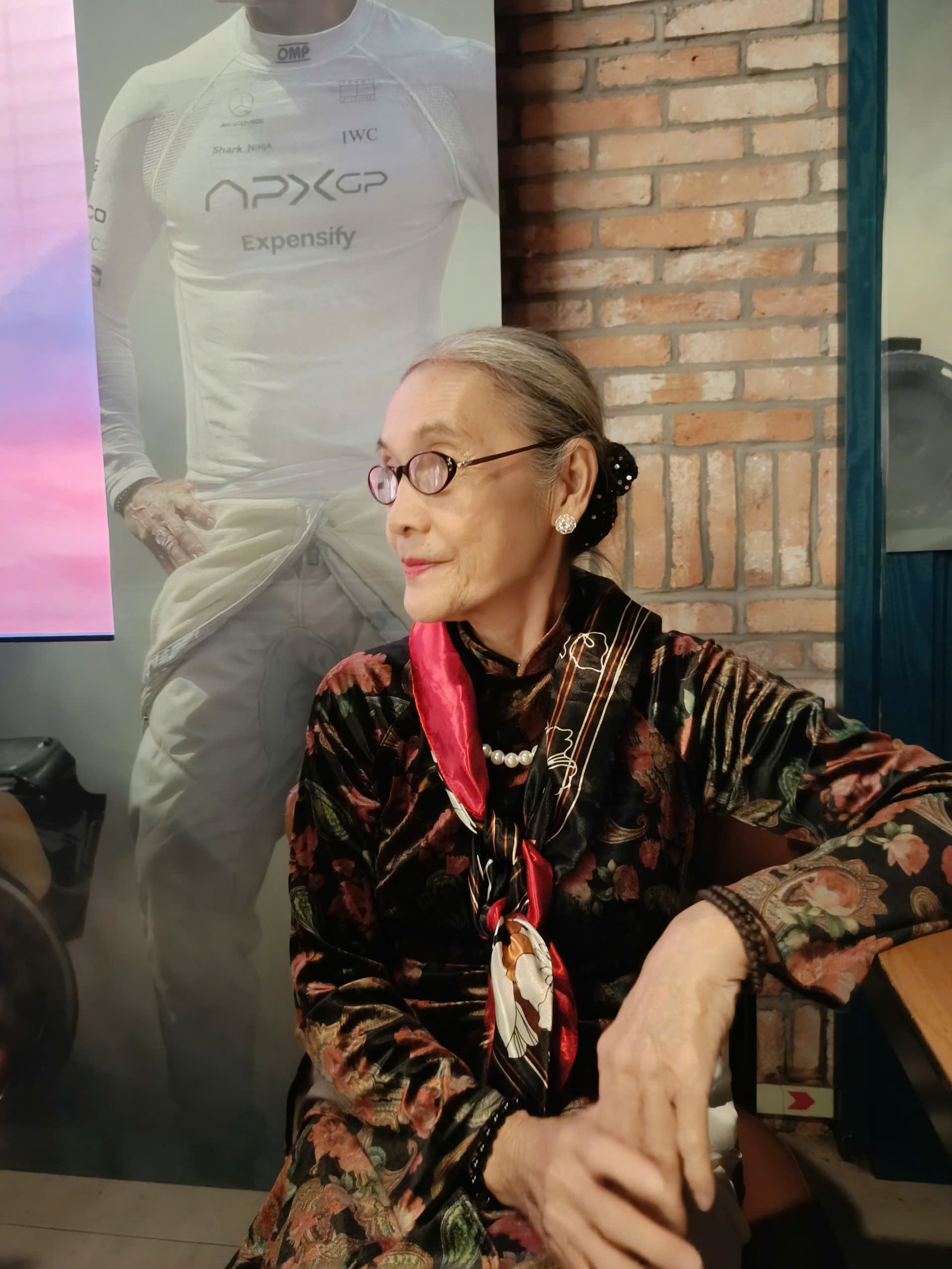 Nữ diễn viên nổi tiếng, 73 tuổi vẫn miệt mài đi phim: “Tôi dùng cát-xê đóng học cho cháu nội”- Ảnh 3. Nữ diễn viên nổi tiếng, 73 tuổi vẫn miệt mài đi phim: “Tôi dùng cát-xê đóng học cho cháu nội”- Ảnh 3.