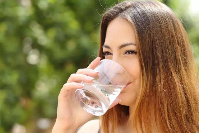 Không uống đủ nước khiến cơ thể mất nước, 8 căn bệnh này có thể sẽ Không uống đủ nước khiến cơ thể mất nước, 8 căn bệnh này có thể sẽ