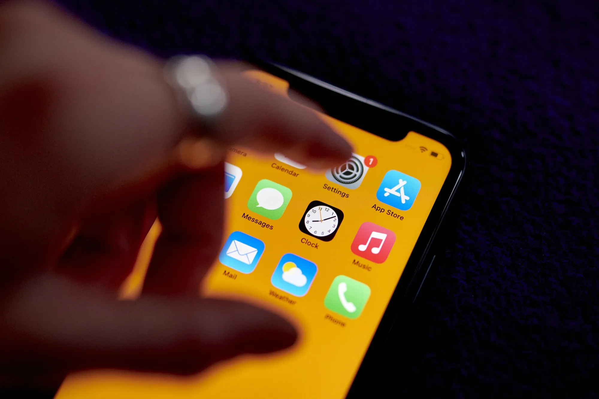 Người dùng iPhone, Facebook, Google cần đổi mật khẩu gấp- Ảnh 1. Người dùng iPhone, Facebook, Google cần đổi mật khẩu gấp- Ảnh 1.