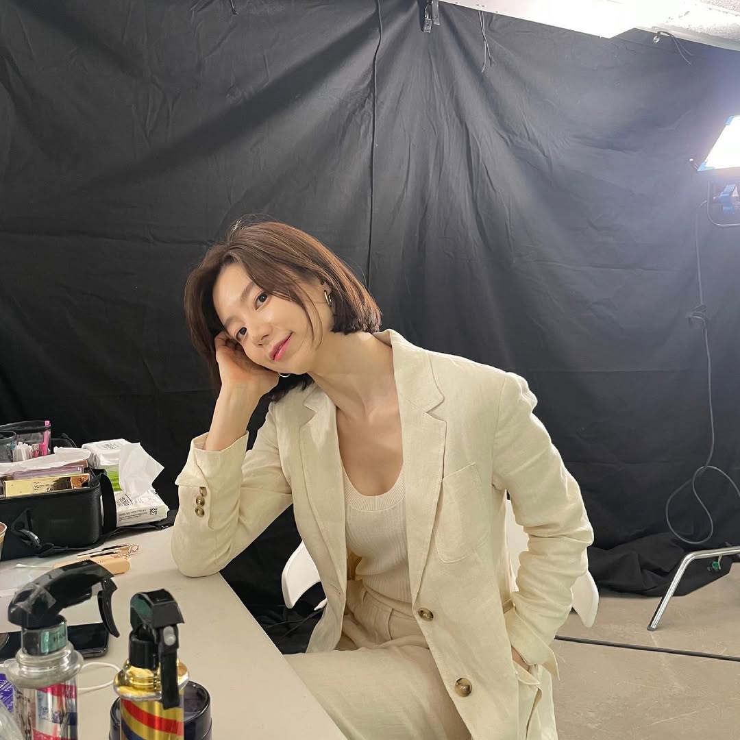 Mỹ nhân cướp trái tim "ông hoàng Hallyu" Bae Yong Joon: Style 20 năm trước là sách mẫu cho hội mê Y2K không giật giũ- Ảnh 27. Mỹ nhân cướp trái tim "ông hoàng Hallyu" Bae Yong Joon: Style 20 năm trước là sách mẫu cho hội mê Y2K không giật giũ- Ảnh 27.
