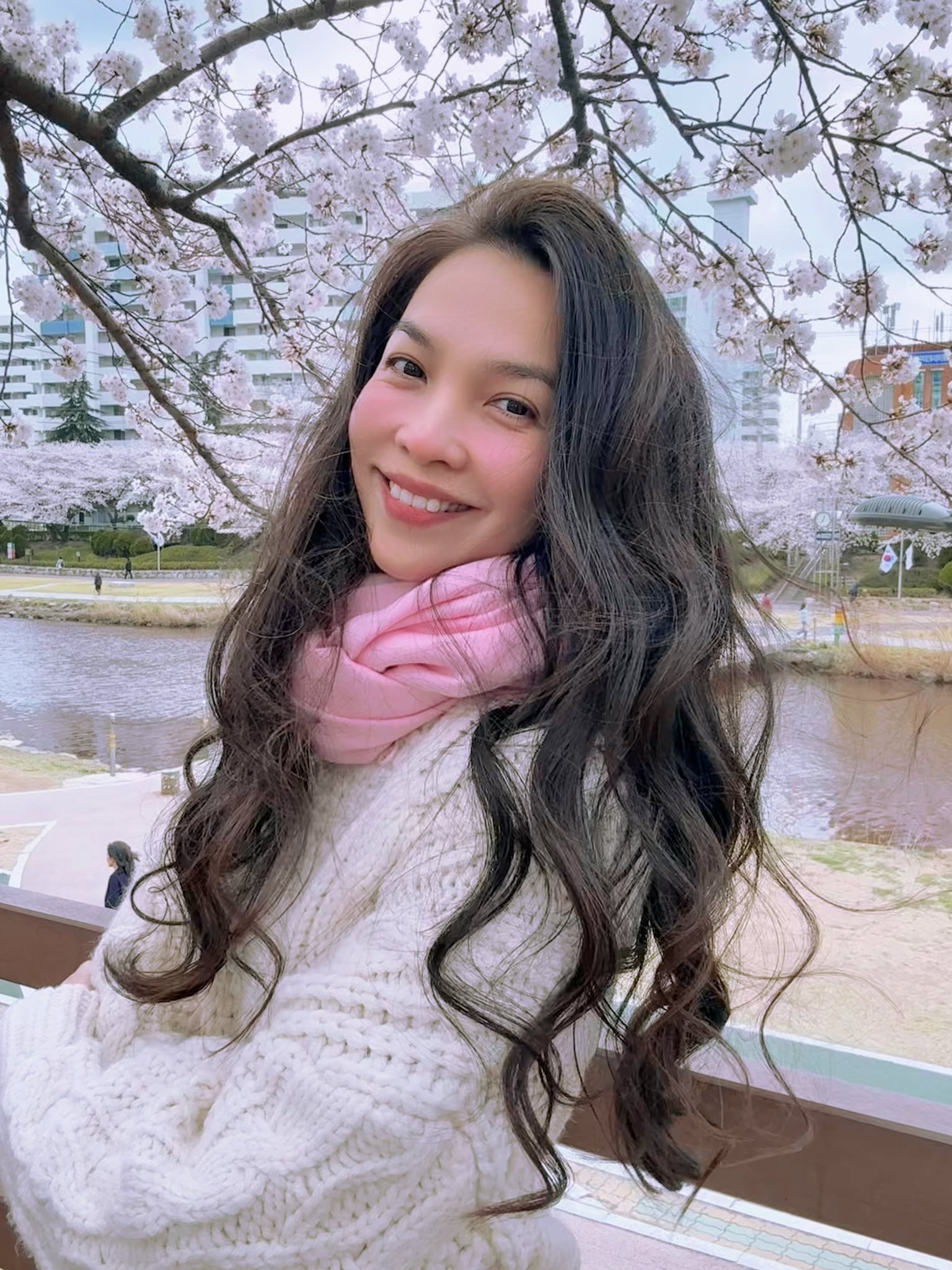 Bà mẹ đơn thân 1 con của showbiz Việt tuổi 44 mà ai cũng nghĩ ngoài 20: Bí quyết trẻ lâu đến từ thói quen uống nước không ngờ đến- Ảnh 5. Bà mẹ đơn thân 1 con của showbiz Việt tuổi 44 mà ai cũng nghĩ ngoài 20: Bí quyết trẻ lâu đến từ thói quen uống nước không ngờ đến- Ảnh 5.