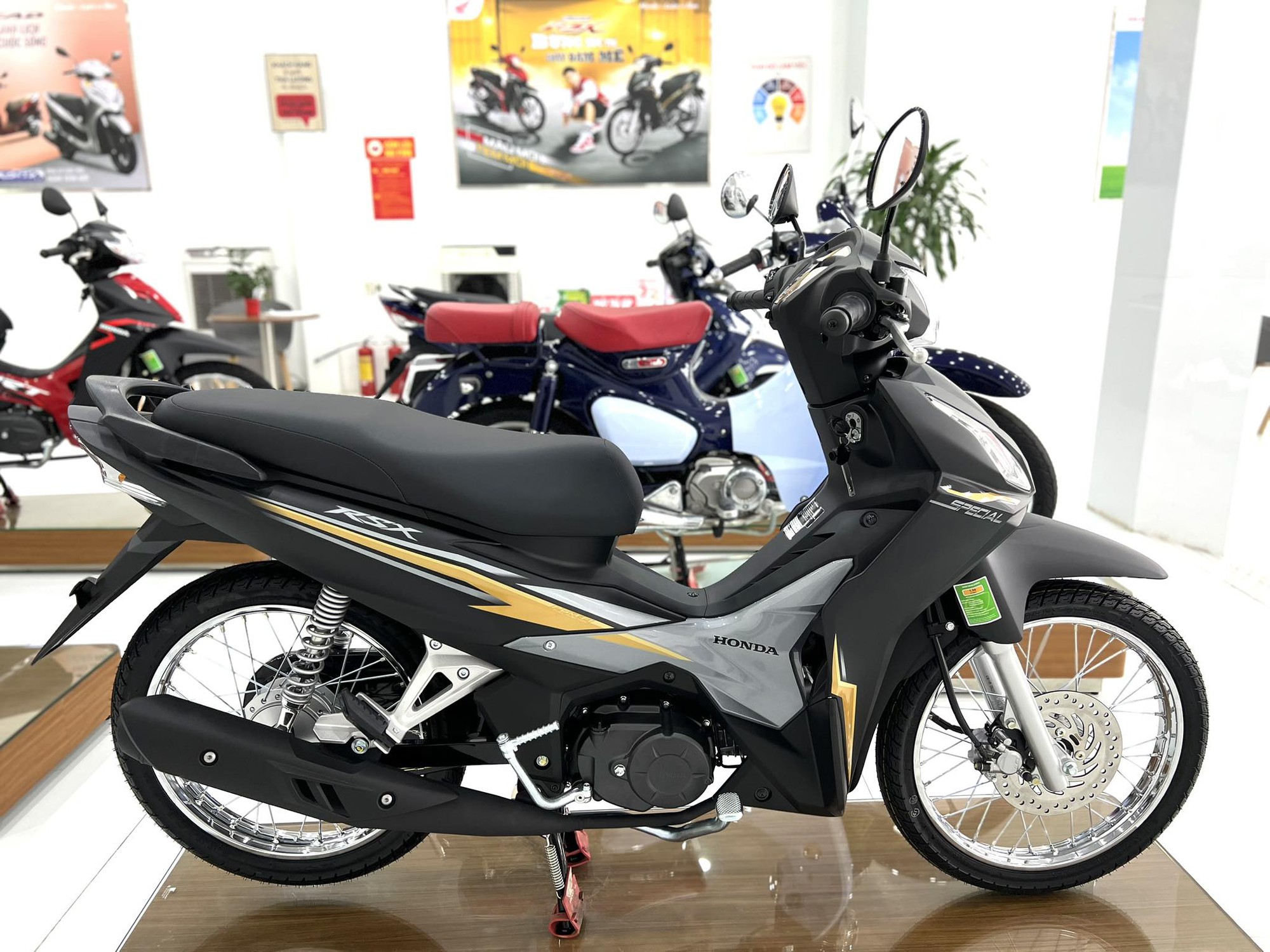 Xe máy số “siêu tiết kiệm” của Honda bất ngờ giảm sâu, chỉ tốn 1,56 lit/100 km- Ảnh 3. Xe máy số “siêu tiết kiệm” của Honda bất ngờ giảm sâu, chỉ tốn 1,56 lit/100 km- Ảnh 3.