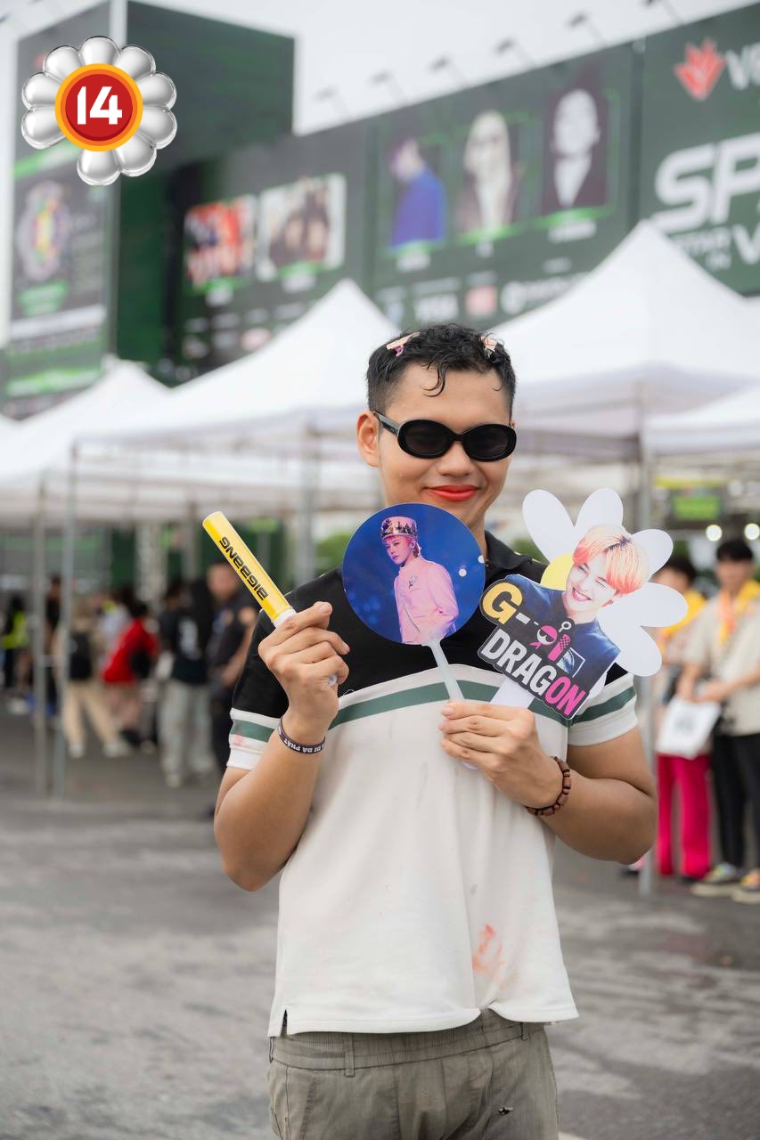 Trước giờ G mega concert có G-Dragon ở Mỹ Đình: Dàn siêu xe "trưng trổ" sức mạnh fan Việt, khán giả nơm nớp sợ trời mưa- Ảnh 16. Trước giờ G mega concert có G-Dragon ở Mỹ Đình: Dàn siêu xe "trưng trổ" sức mạnh fan Việt, khán giả nơm nớp sợ trời mưa- Ảnh 16.