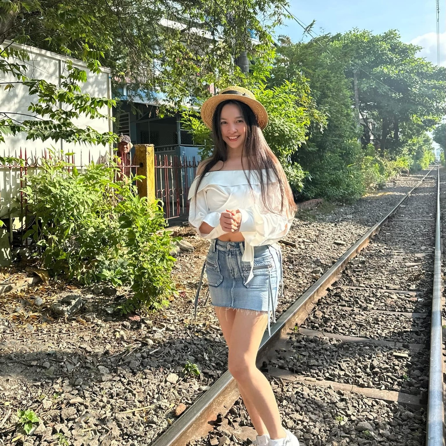 Bà mẹ đơn thân 1 con của showbiz Việt tuổi 44 mà ai cũng nghĩ ngoài 20: Bí quyết trẻ lâu đến từ thói quen uống nước không ngờ đến- Ảnh 3. Bà mẹ đơn thân 1 con của showbiz Việt tuổi 44 mà ai cũng nghĩ ngoài 20: Bí quyết trẻ lâu đến từ thói quen uống nước không ngờ đến- Ảnh 3.