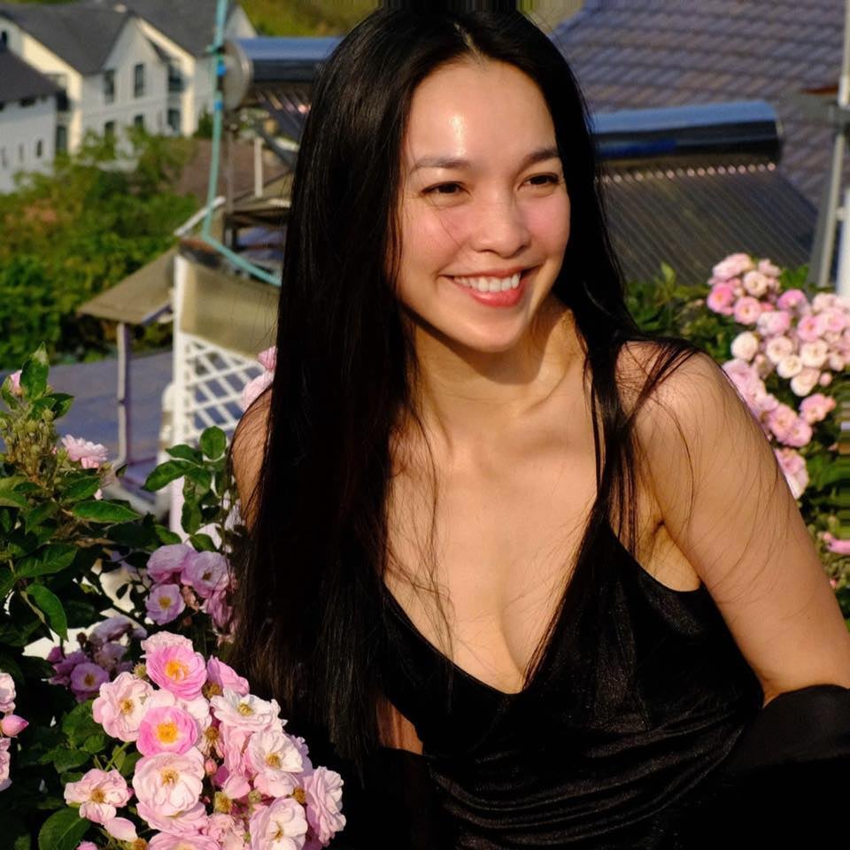 Bà mẹ đơn thân 1 con của showbiz Việt tuổi 44 mà ai cũng nghĩ ngoài 20: Bí quyết trẻ lâu đến từ thói quen uống nước không ngờ đến- Ảnh 4. Bà mẹ đơn thân 1 con của showbiz Việt tuổi 44 mà ai cũng nghĩ ngoài 20: Bí quyết trẻ lâu đến từ thói quen uống nước không ngờ đến- Ảnh 4.