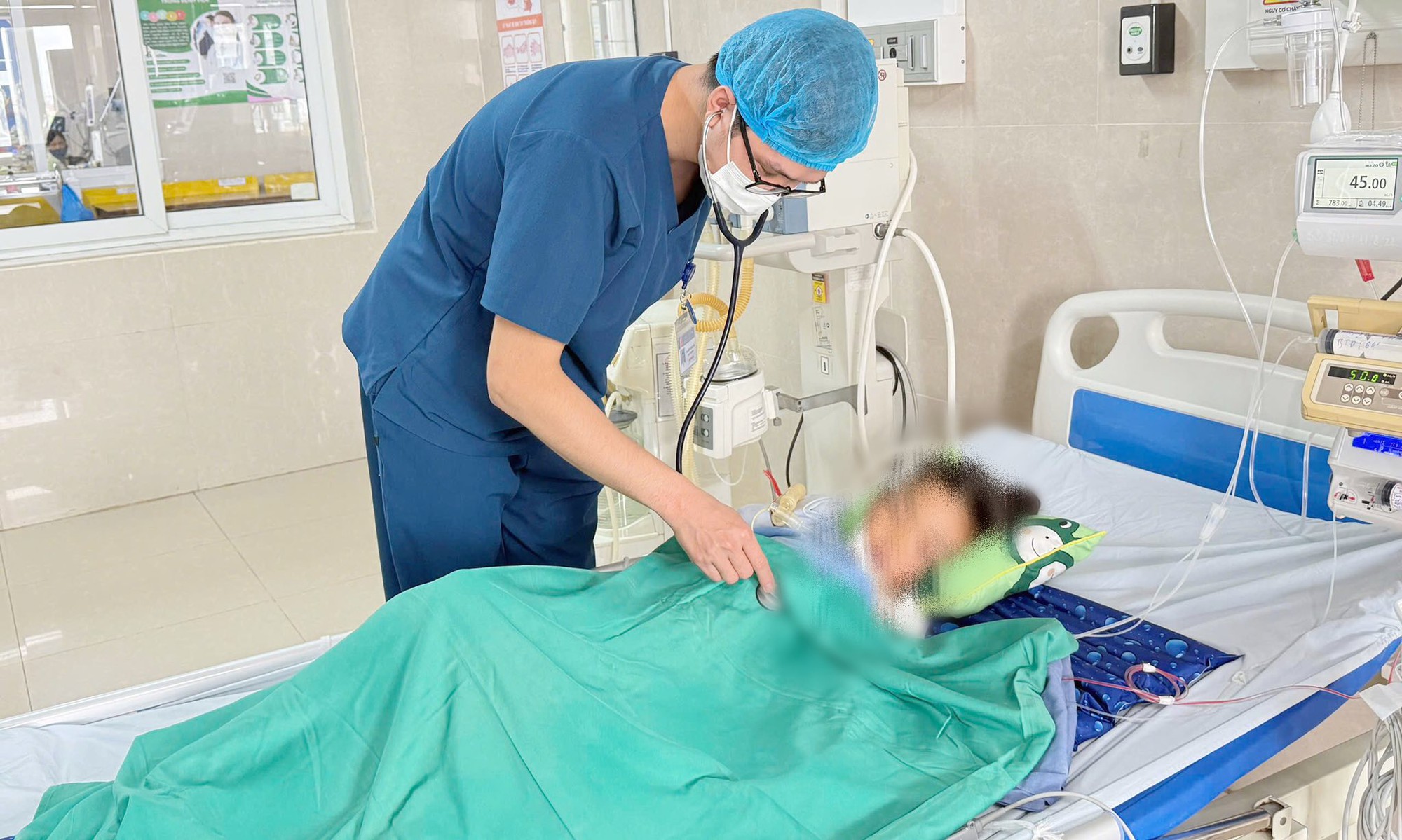 Vụ rắn cạp nia chui ra từ điều hòa cắn bé 7 tuổi lúc hơn 3h sáng: Người mẹ hoảng sợ kể lại toàn bộ sự việc- Ảnh 1.