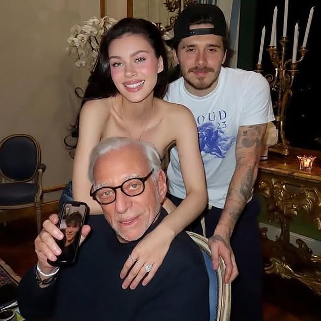 "Kẻ có tiền - Người có nguyên tắc": Nhà Beckham và thông gia tỷ phú đại chiến vì căn biệt thự 400 tỷ- Ảnh 2. "Kẻ có tiền - Người có nguyên tắc": Nhà Beckham và thông gia tỷ phú đại chiến vì căn biệt thự 400 tỷ- Ảnh 2.