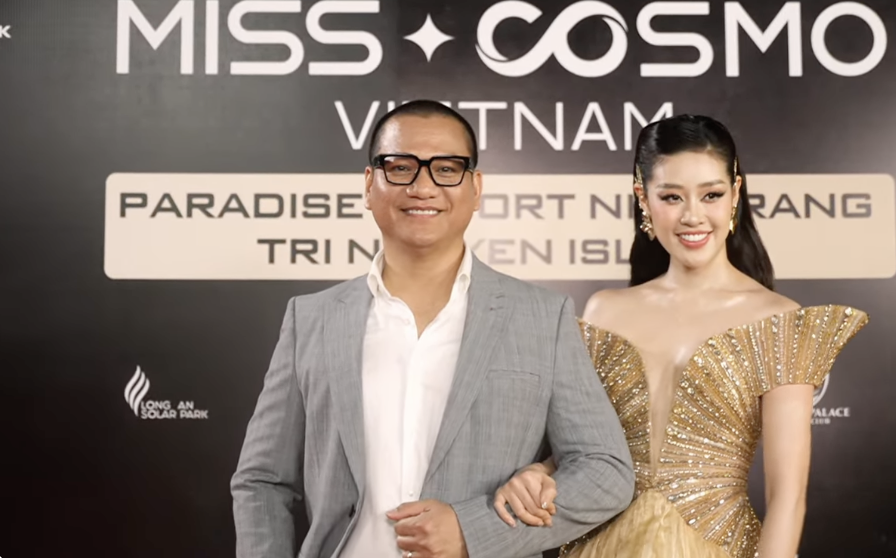 Trực tiếp Chung kết Hoa hậu Hoàn vũ Việt Nam: Xuân Hạnh quyền lực, vợ chồng Khánh Vân và dàn sao đổ bộ thảm đỏ- Ảnh 3. Trực tiếp Chung kết Hoa hậu Hoàn vũ Việt Nam: Xuân Hạnh quyền lực, vợ chồng Khánh Vân và dàn sao đổ bộ thảm đỏ- Ảnh 3.