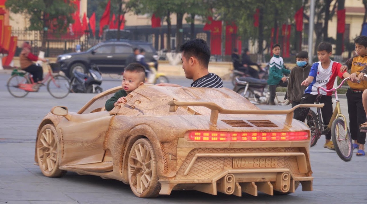 50 tỷ người xem anh thợ mộc Việt sáng chế dàn siêu xe gỗ độc nhất thế giới, sếp Audi đích thân mời sang Đức tham quan- Ảnh 2. 50 tỷ người xem anh thợ mộc Việt sáng chế dàn siêu xe gỗ độc nhất thế giới, sếp Audi đích thân mời sang Đức tham quan- Ảnh 2.