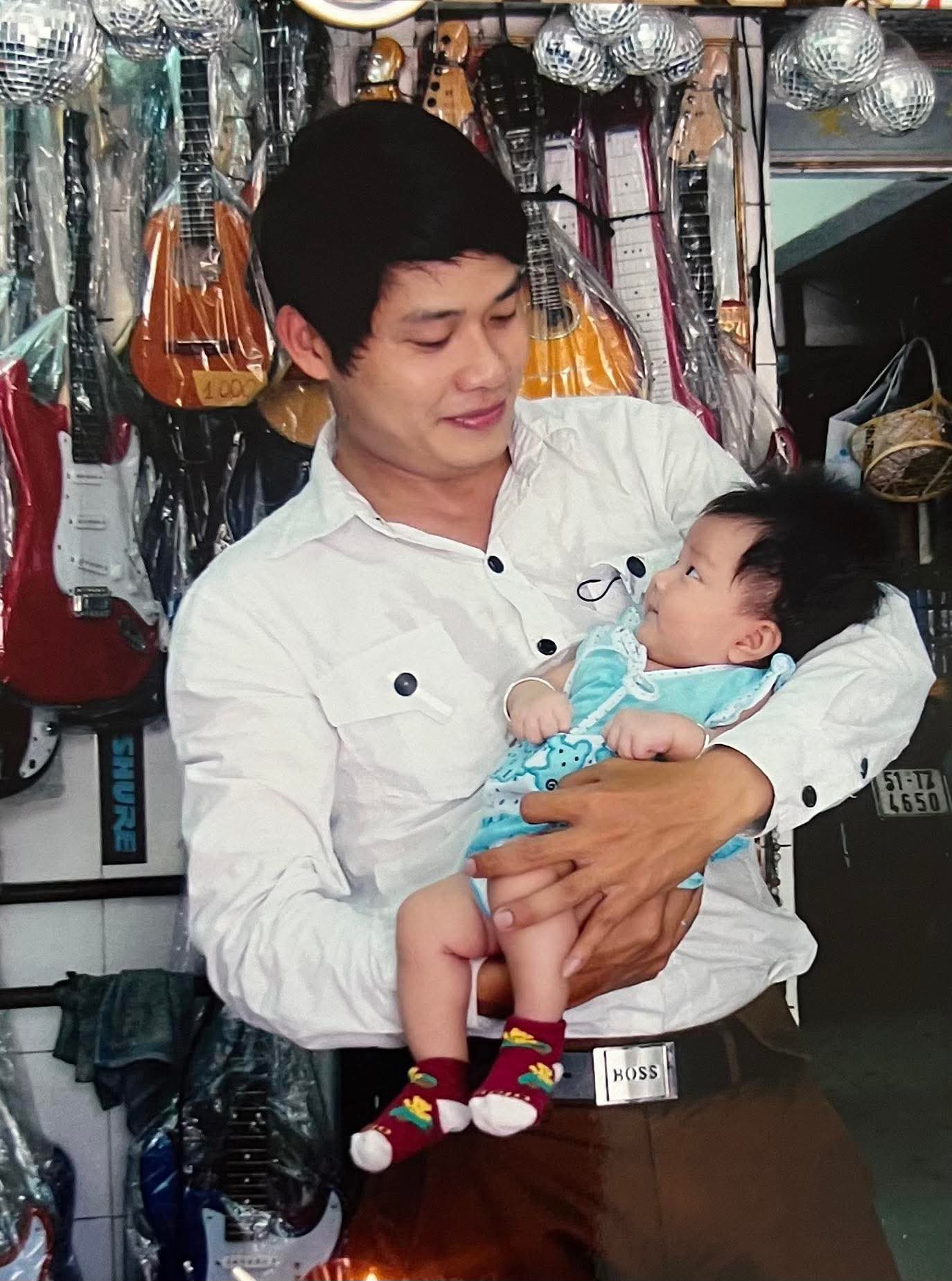 Bồi hồi kể lại chuyện ấu thơ, NS Nguyễn Văn Chung khiến fan "cảm lạnh" vì tiết lộ sự thật về con gái nuôi- Ảnh 2. Bồi hồi kể lại chuyện ấu thơ, NS Nguyễn Văn Chung khiến fan "cảm lạnh" vì tiết lộ sự thật về con gái nuôi- Ảnh 2.
