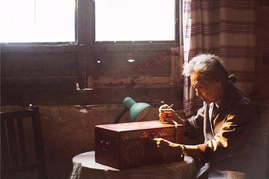 Bi kịch lớn nhất của một gia đình không phải là nghèo mà là con cái 30 tuổi rồi vẫn đinh ninh: "Có gì bố mẹ lo hết"- Ảnh 1.