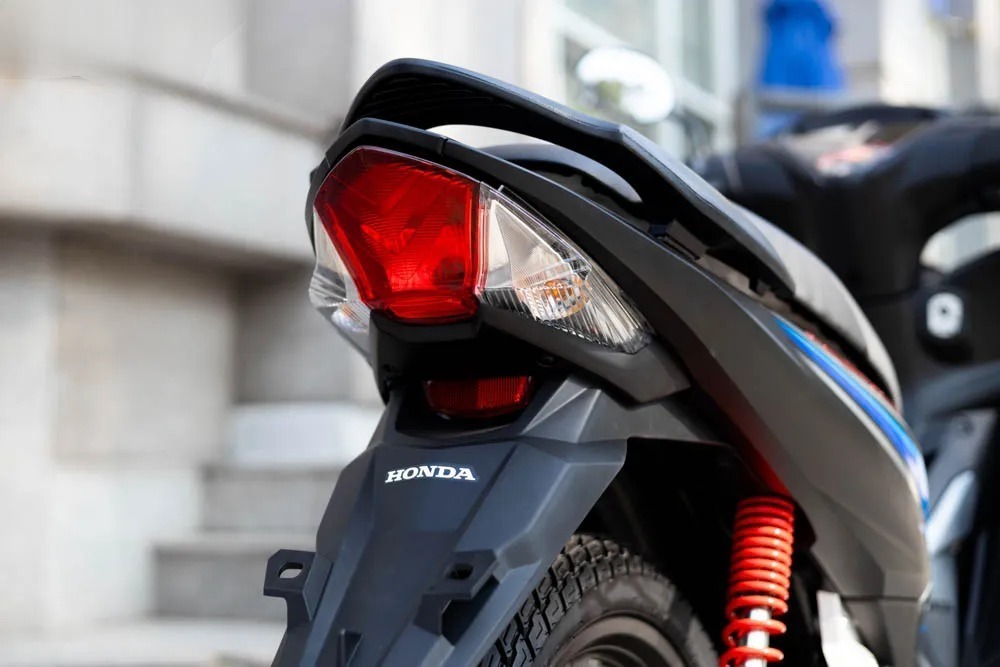 Xe máy số “siêu tiết kiệm” của Honda bất ngờ giảm sâu, chỉ tốn 1,56 lit/100 km- Ảnh 1. Xe máy số “siêu tiết kiệm” của Honda bất ngờ giảm sâu, chỉ tốn 1,56 lit/100 km- Ảnh 1.