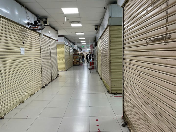 Cơ quan chức năng truy quét hàng giả đến đâu, cửa hàng dừng bán đến đó- Ảnh 4. Cơ quan chức năng truy quét hàng giả đến đâu, cửa hàng dừng bán đến đó- Ảnh 4.