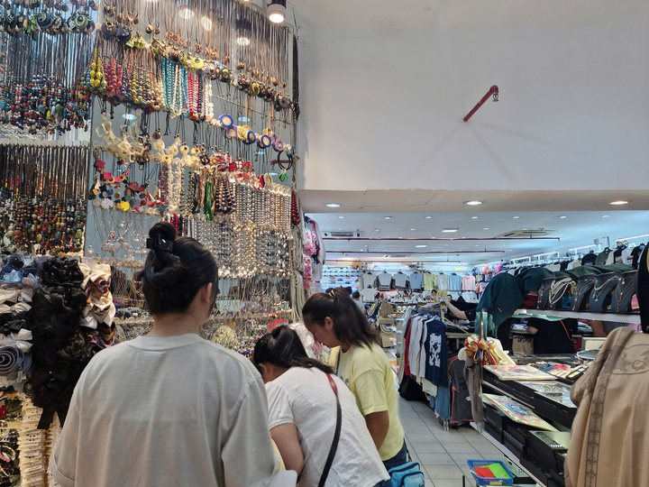 Cơ quan chức năng truy quét hàng giả đến đâu, cửa hàng dừng bán đến đó- Ảnh 5. Cơ quan chức năng truy quét hàng giả đến đâu, cửa hàng dừng bán đến đó- Ảnh 5.