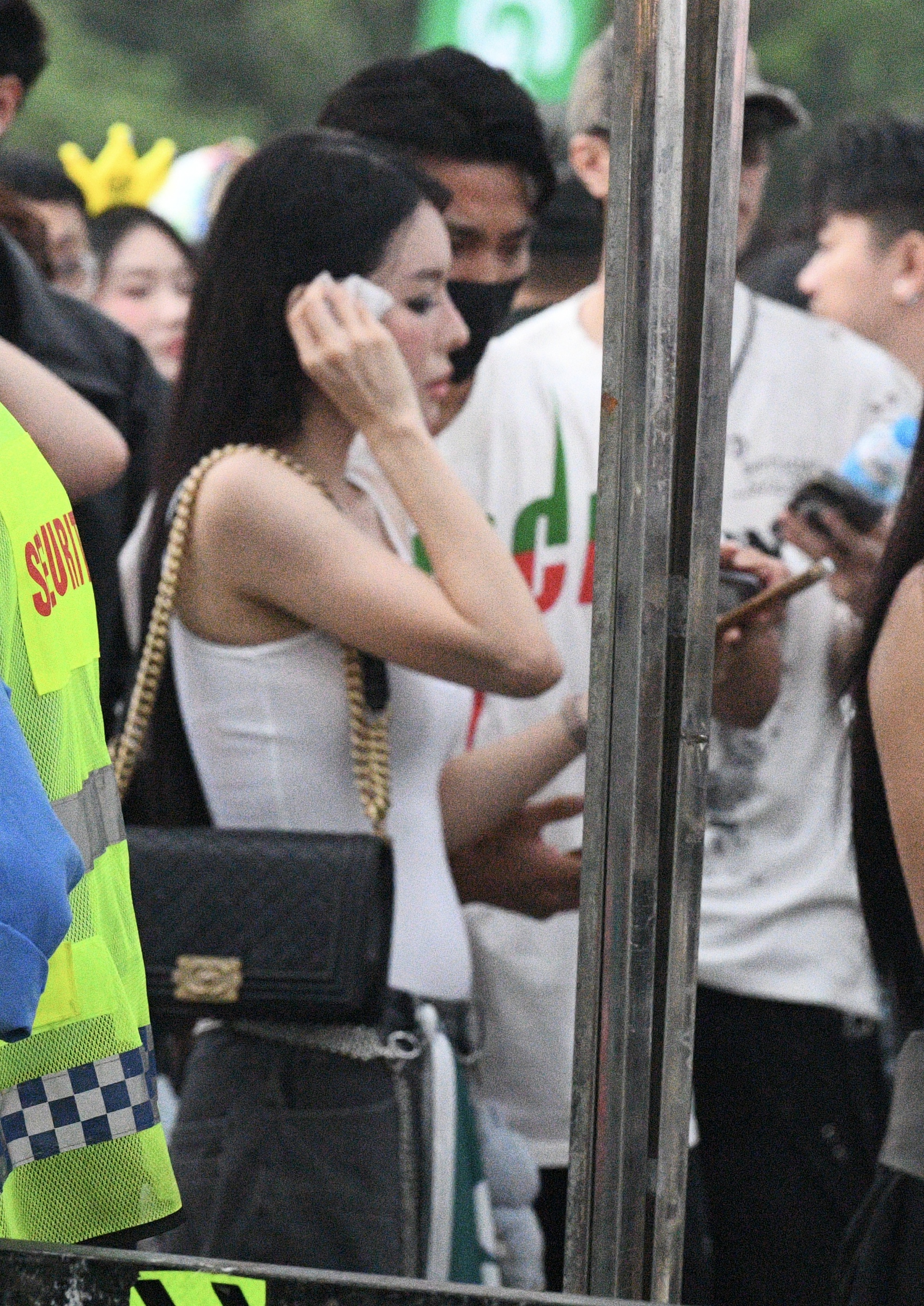 Văn Thanh hộ tống bạn gái gia thế “trâm anh thế phiệt” đi xem G-Dragon, không nhận ra nàng WAG siêu sexy qua cam thường- Ảnh 4. Văn Thanh hộ tống bạn gái gia thế “trâm anh thế phiệt” đi xem G-Dragon, không nhận ra nàng WAG siêu sexy qua cam thường- Ảnh 4.