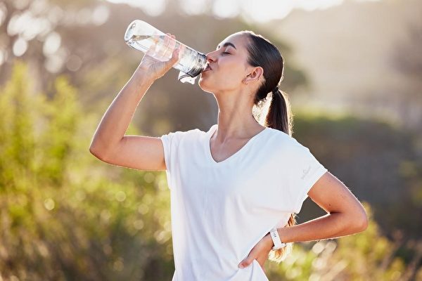Không uống đủ nước khiến cơ thể mất nước, 8 căn bệnh này có thể sẽ Không uống đủ nước khiến cơ thể mất nước, 8 căn bệnh này có thể sẽ