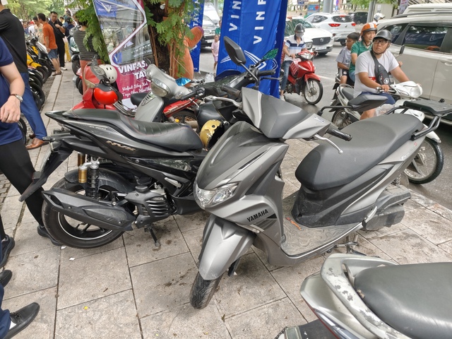 Vừa tới sự kiện, nam thanh niên 'mất' luôn chiếc Wave gắn bó hơn chục năm 'vào tay VinFast'- Ảnh 3. Vừa tới sự kiện, nam thanh niên 'mất' luôn chiếc Wave gắn bó hơn chục năm 'vào tay VinFast'- Ảnh 3.