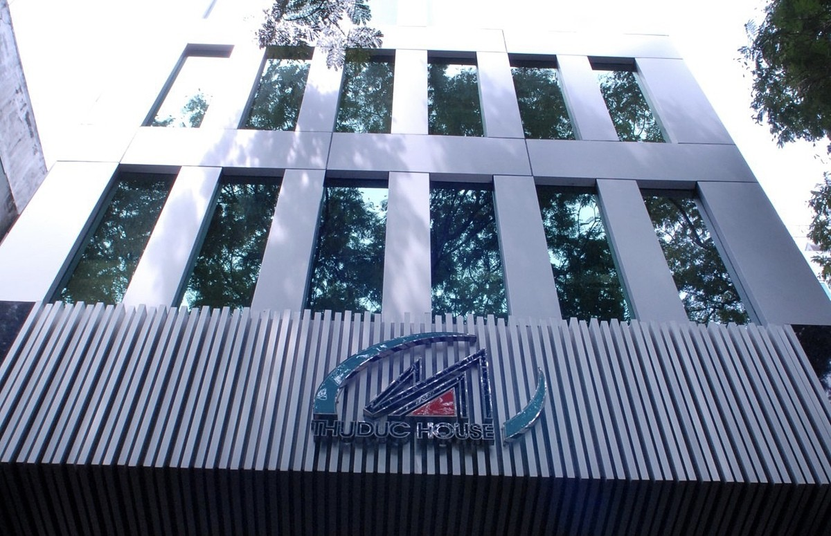 photo-1750471118704