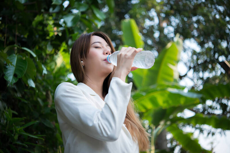 Không uống đủ nước khiến cơ thể mất nước, 8 căn bệnh này có thể sẽ Không uống đủ nước khiến cơ thể mất nước, 8 căn bệnh này có thể sẽ