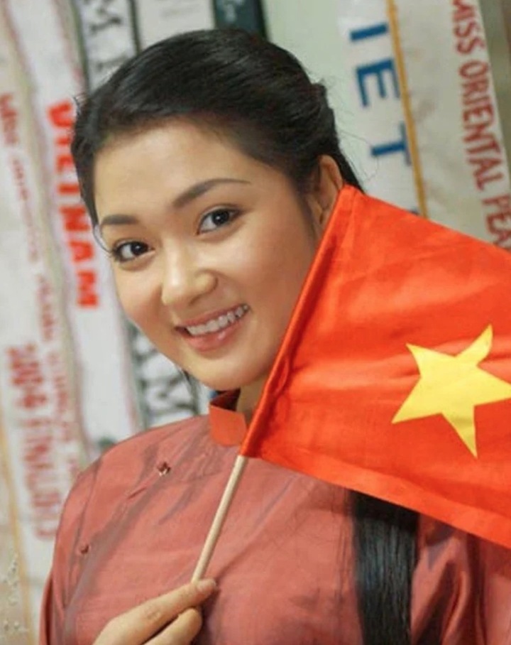 Hoa hậu có gương mặt phúc hậu nhất Việt Nam, bỏ showbiz theo ngành báo chí- Ảnh 1. Hoa hậu có gương mặt phúc hậu nhất Việt Nam, bỏ showbiz theo ngành báo chí- Ảnh 1.