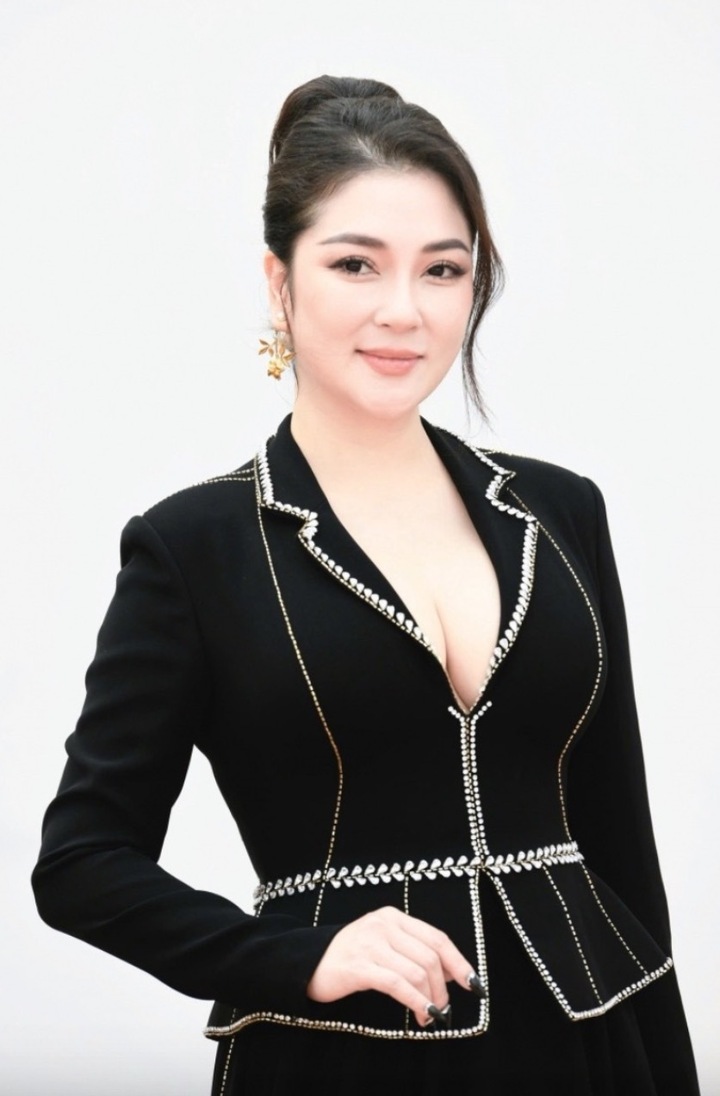Hoa hậu có gương mặt phúc hậu nhất Việt Nam, bỏ showbiz theo ngành báo chí- Ảnh 3. Hoa hậu có gương mặt phúc hậu nhất Việt Nam, bỏ showbiz theo ngành báo chí- Ảnh 3.