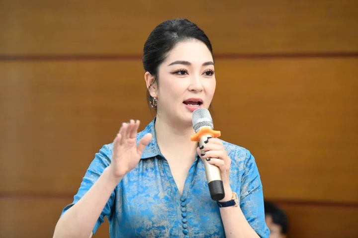 Hoa hậu có gương mặt phúc hậu nhất Việt Nam, bỏ showbiz theo ngành báo chí- Ảnh 2. Hoa hậu có gương mặt phúc hậu nhất Việt Nam, bỏ showbiz theo ngành báo chí- Ảnh 2.