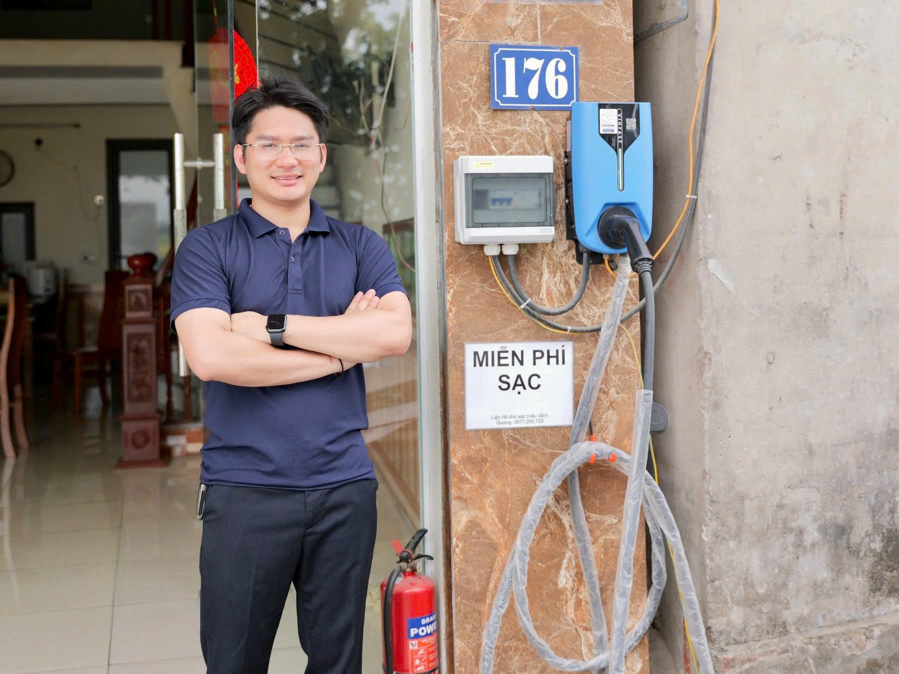 Lắp trụ sạc tại nhà, chủ xe chia sẻ: ‘Tốn chưa đến 15 triệu đồng và 2 ngày làm việc có thể thu được 1,2 triệu đồng/tháng’- Ảnh 2. Lắp trụ sạc tại nhà, chủ xe chia sẻ: ‘Tốn chưa đến 15 triệu đồng và 2 ngày làm việc có thể thu được 1,2 triệu đồng/tháng’- Ảnh 2.