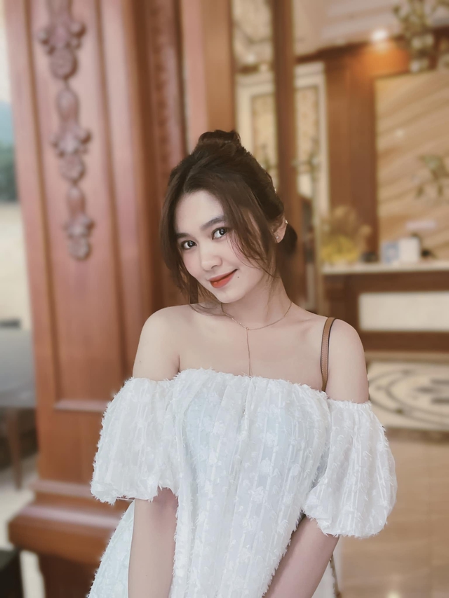 Hotgirl ngân hàng tình tứ bên “nam thần” U23 Việt Nam, visual phát sáng, body mẹ bỉm vẫn đỉnh không kém thời son rỗi- Ảnh 5. Hotgirl ngân hàng tình tứ bên “nam thần” U23 Việt Nam, visual phát sáng, body mẹ bỉm vẫn đỉnh không kém thời son rỗi- Ảnh 5.
