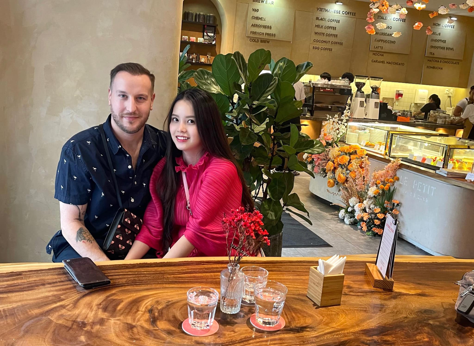 Mẹ đơn thân khiến trai Tây phải chuyển vội 1 tỷ đồng “giữ chỗ”, cưới xong phát hiện "tật xấu khó tả”- Ảnh 1. Mẹ đơn thân khiến trai Tây phải chuyển vội 1 tỷ đồng “giữ chỗ”, cưới xong phát hiện "tật xấu khó tả”- Ảnh 1.