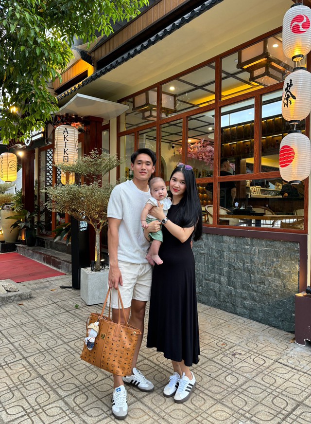 Hotgirl ngân hàng tình tứ bên “nam thần” U23 Việt Nam, visual phát sáng, body mẹ bỉm vẫn đỉnh không kém thời son rỗi- Ảnh 3. Hotgirl ngân hàng tình tứ bên “nam thần” U23 Việt Nam, visual phát sáng, body mẹ bỉm vẫn đỉnh không kém thời son rỗi- Ảnh 3.