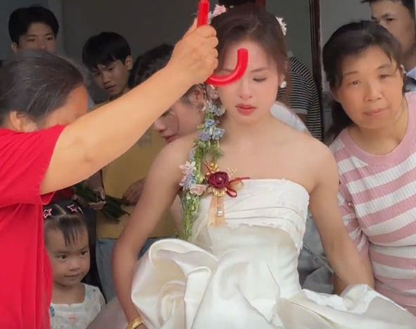 Cô dâu "gây sốt" tại đám cưới quê vì quá xinh đẹp, nhan sắc nổi bật như tiên nữ- Ảnh 5.