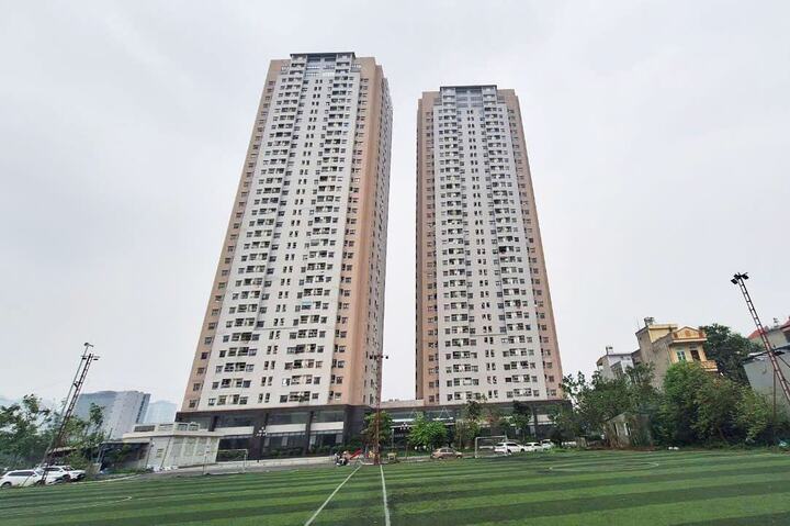 Hà Nội: Mâu thuẫn tháo hàng rào tôn sau bão Yagi, 5 người hầu toà- Ảnh 1. Hà Nội: Mâu thuẫn tháo hàng rào tôn sau bão Yagi, 5 người hầu toà- Ảnh 1.