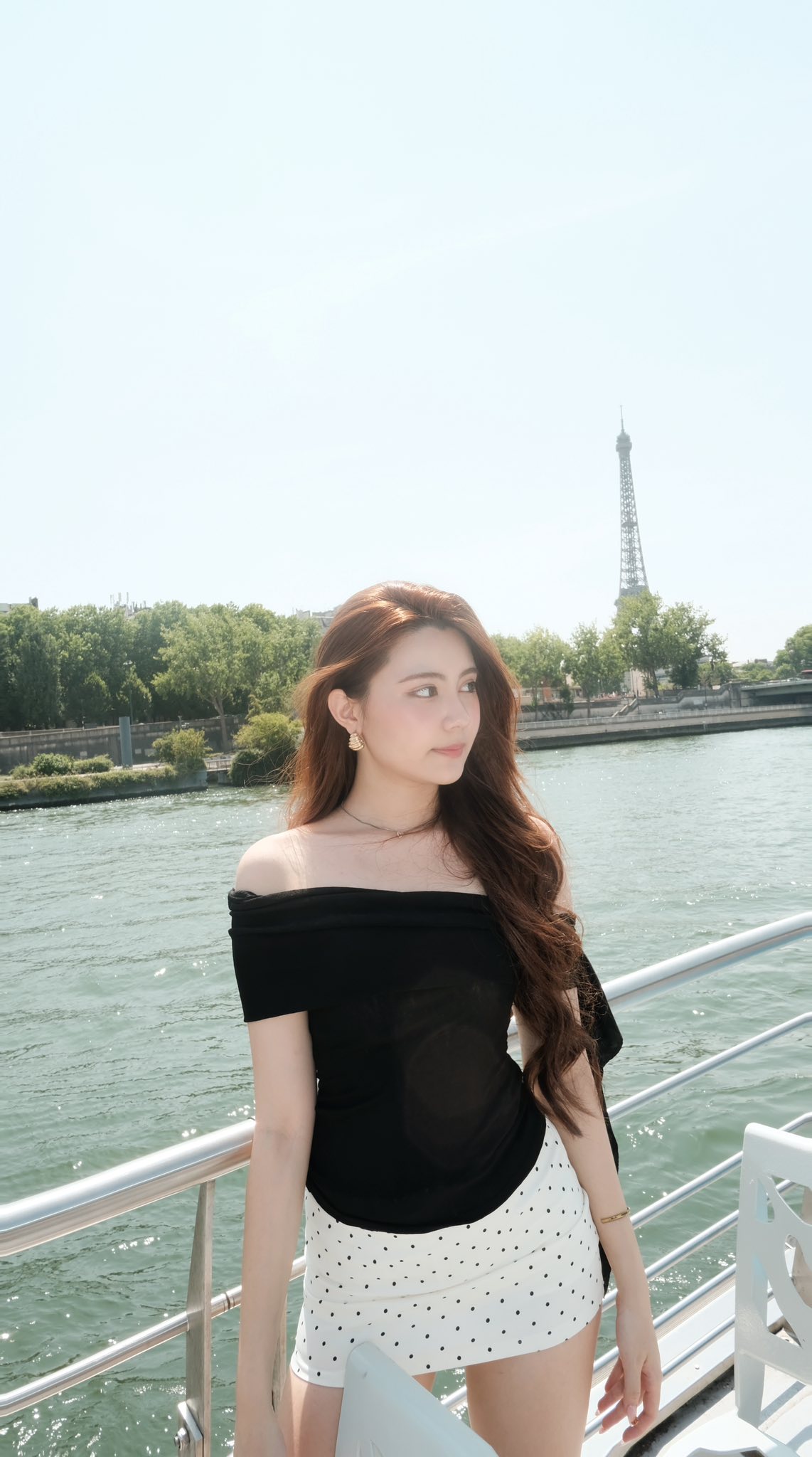 Con gái út nhà Quyền Linh khoe dáng ở Paris, dân mạng trầm trồ vì nhan sắc khác lạ, đầy khí chất của Hạt Dẻ- Ảnh 8. Con gái út nhà Quyền Linh khoe dáng ở Paris, dân mạng trầm trồ vì nhan sắc khác lạ, đầy khí chất của Hạt Dẻ- Ảnh 8.