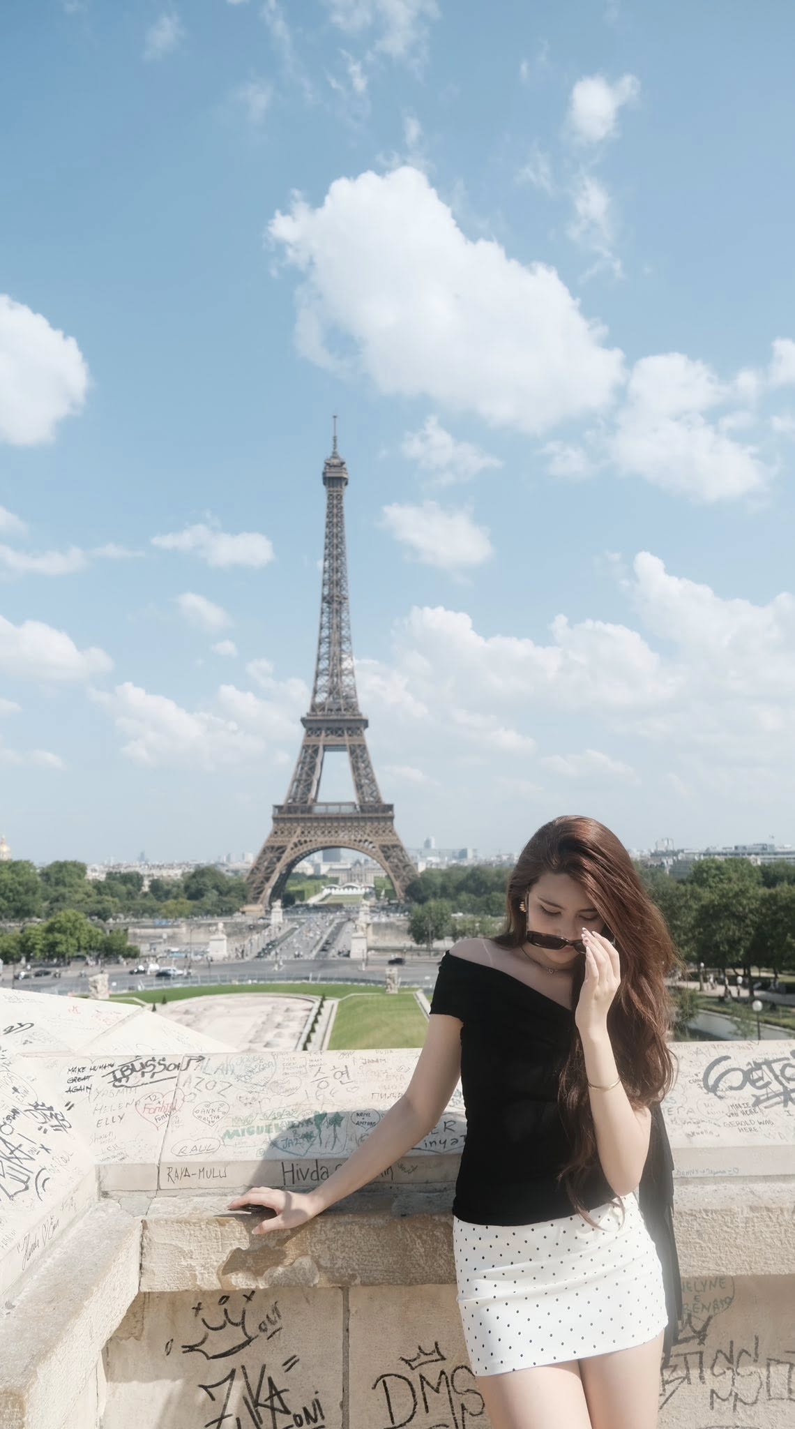 Con gái út nhà Quyền Linh khoe dáng ở Paris, dân mạng trầm trồ vì nhan sắc khác lạ, đầy khí chất của Hạt Dẻ- Ảnh 10. Con gái út nhà Quyền Linh khoe dáng ở Paris, dân mạng trầm trồ vì nhan sắc khác lạ, đầy khí chất của Hạt Dẻ- Ảnh 10.