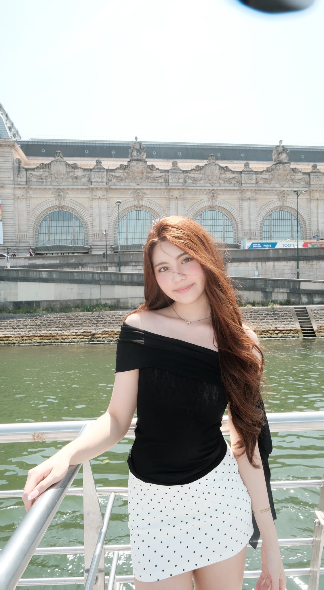 Con gái út nhà Quyền Linh khoe dáng ở Paris, dân mạng trầm trồ vì nhan sắc khác lạ, đầy khí chất của Hạt Dẻ- Ảnh 4. Con gái út nhà Quyền Linh khoe dáng ở Paris, dân mạng trầm trồ vì nhan sắc khác lạ, đầy khí chất của Hạt Dẻ- Ảnh 4.