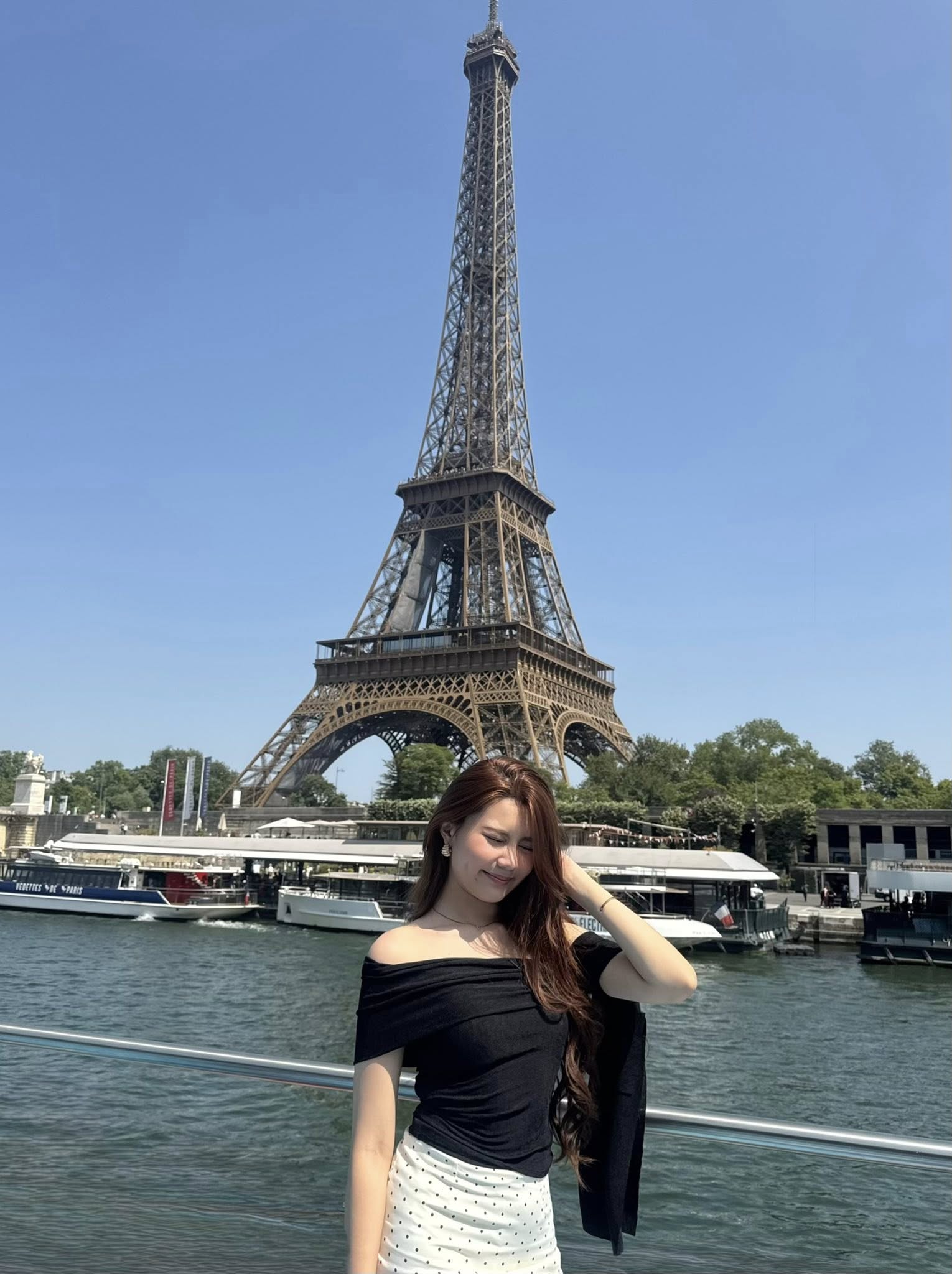 Con gái út nhà Quyền Linh khoe dáng ở Paris, dân mạng trầm trồ vì nhan sắc khác lạ, đầy khí chất của Hạt Dẻ- Ảnh 9. Con gái út nhà Quyền Linh khoe dáng ở Paris, dân mạng trầm trồ vì nhan sắc khác lạ, đầy khí chất của Hạt Dẻ- Ảnh 9.