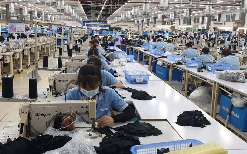 Tập đoàn dệt may lớn nhất Việt Nam báo lãi tăng vọt 97% trong 6 tháng đầu năm, tạm gác kế hoạch chuyển sàn- Ảnh 2.