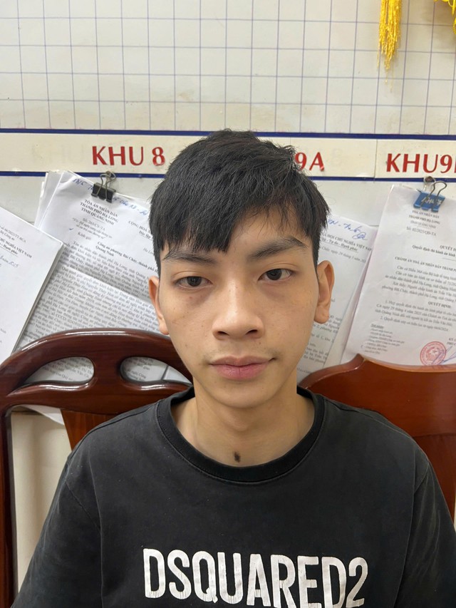 Tạm giữ hình sự nhân viên thử việc Trần Xuân Tùng- Ảnh 1. Tạm giữ hình sự nhân viên thử việc Trần Xuân Tùng- Ảnh 1.