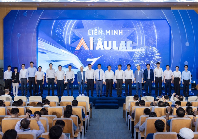 Chủ tịch FPT Trương Gia Bình: “Khi nhân dân theo cách mạng, ắt có vũ khí - với chúng ta hôm nay, đó là AI”- Ảnh 3. Chủ tịch FPT Trương Gia Bình: “Khi nhân dân theo cách mạng, ắt có vũ khí - với chúng ta hôm nay, đó là AI”- Ảnh 3.