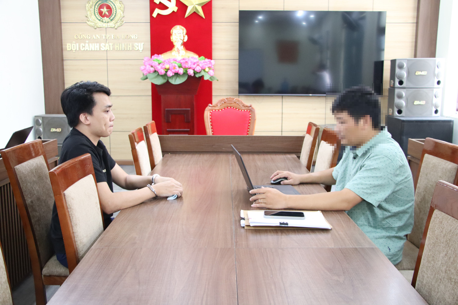 Đồng loạt khám xét các kho hàng tại TPHCM và Hà Nội, bắt kẻ cầm đầu Nguyễn Phi Cơ- Ảnh 1. Đồng loạt khám xét các kho hàng tại TPHCM và Hà Nội, bắt kẻ cầm đầu Nguyễn Phi Cơ- Ảnh 1.