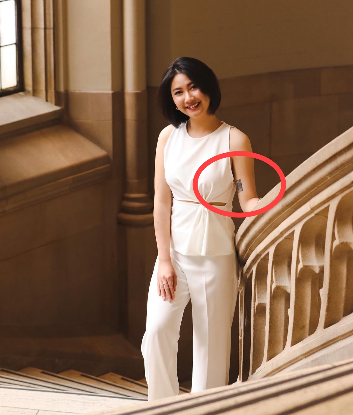 Tân Hoa hậu Hoàn vũ Việt Nam bị ném đá dữ dội vì có hình xăm lớn- Ảnh 1. Tân Hoa hậu Hoàn vũ Việt Nam bị ném đá dữ dội vì có hình xăm lớn- Ảnh 1.