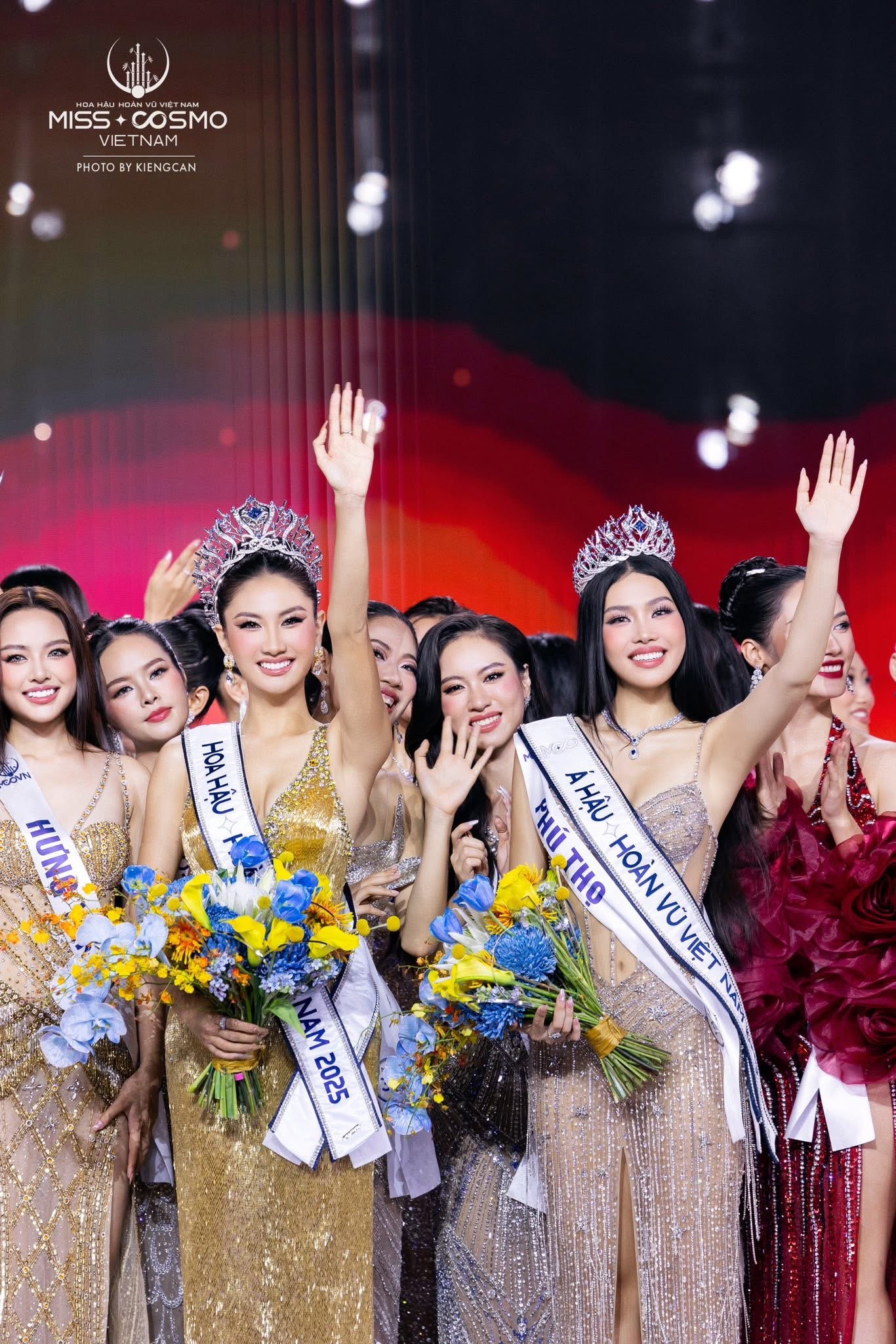 Tân Hoa hậu Hoàn vũ Việt Nam bị ném đá dữ dội vì có hình xăm lớn- Ảnh 6. Tân Hoa hậu Hoàn vũ Việt Nam bị ném đá dữ dội vì có hình xăm lớn- Ảnh 6.